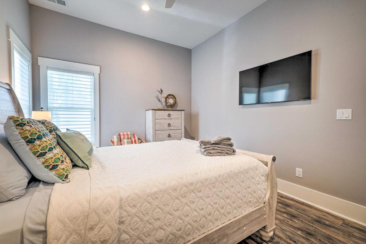 Bright Coastal Abode With Porch And Beach Access! Carolina Beach Εξωτερικό φωτογραφία